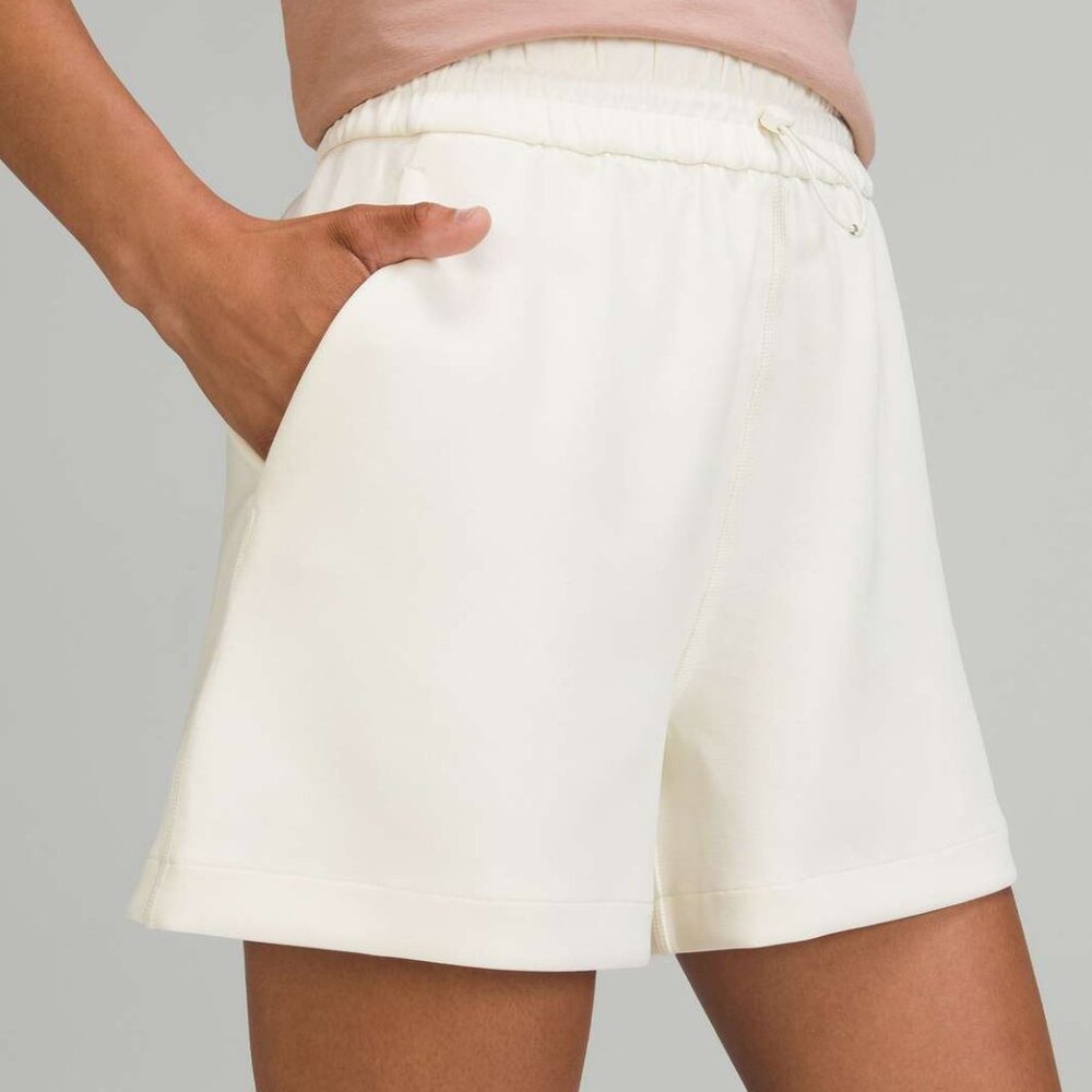 Lululemon SOFTSTREME HR SHORT 4" Lemon Sorbet Shorts SZ‎ 4 NEW NWT